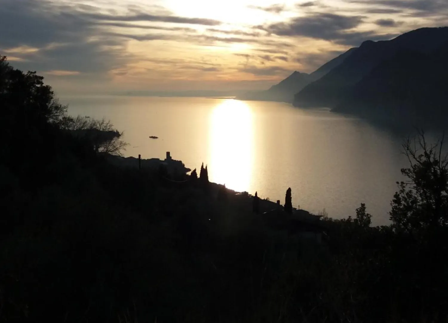 Tramonto Sul Lago Apartment 马尔切西内